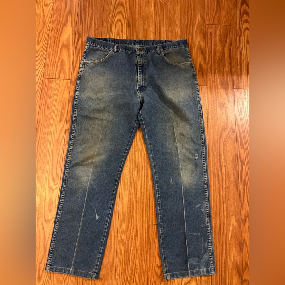 Wrangler Jeans distressed old dirty size large waist 36 or 38